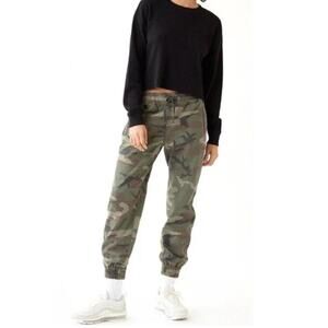 Aritzia Tna Alix Pant High Waisted Elastic Cuff Green Camo Joggers Size 2XS